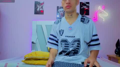 sofia and bryan online show from November 2, 10:28 am