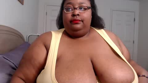 Snapshot of loves_aura chatting on December 10, 2:05 am Alyson online show from December 10, 2:05 am