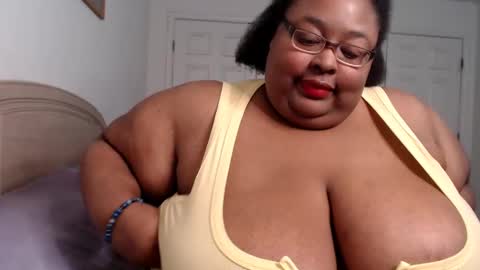 Snapshot of loves_aura chatting on December 27, 1:32 am Alyson online show from December 27, 1:32 am