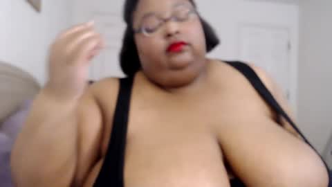 Snapshot of loves_aura chatting on June 25, 12:43 am Alyson online show from June 25, 12:43 am