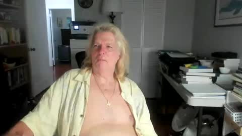 Snapshot of lovestylistwomen chatting on June 24, 10:36 am Michael online show from June 24, 10:36 am