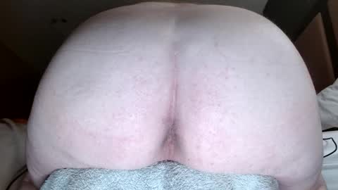 Snapshot of lovesurass2 chatting on January 14, 6:41 am lovesurass2 online show from January 14, 6:41 am