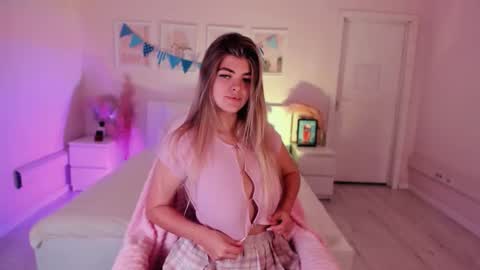 Barbie  Follow me online show from October 12, 7:29 am