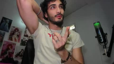 Snapshot of lovexjuxn77 chatting on December 5, 4:14 pm lovexjuxn77 online show from December 5, 4:14 pm