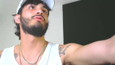 Snapshot of lovexjuxn77 chatting on February 18, 8:05 pm lovexjuxn77 online show from February 18, 8:05 pm