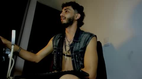 Snapshot of lovexjuxn77 chatting on February 24, 7:12 pm lovexjuxn77 online show from February 24, 7:12 pm