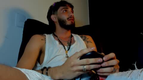 Snapshot of lovexjuxn77 chatting on February 25, 9:57 pm lovexjuxn77 online show from February 25, 9:57 pm