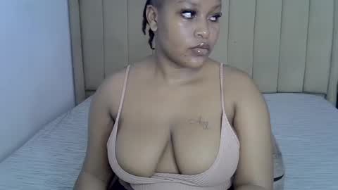 Snapshot of loveydivah chatting on July 7, 6:05 am loveydivah online show from July 7, 6:05 am