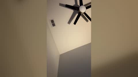 Snapshot of loveyofeets chatting on March 23, 7:56 am loveyofeets online show from March 23, 7:56 am