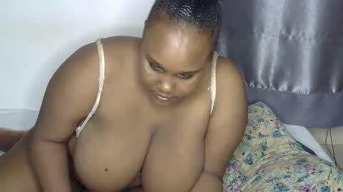 Snapshot of loveytiana chatting on May 12, 6:27 pm loveytiana online show from May 12, 6:27 pm