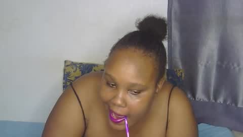 Snapshot of loveytiana chatting on May 14, 8:32 am loveytiana online show from May 14, 8:32 am