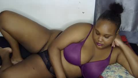 Snapshot of loveytiana chatting on May 19, 7:37 am loveytiana online show from May 19, 7:37 am