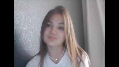 Snapshot of loviesimone chatting on September 18, 10:50 am loviesimone online show from September 18, 10:50 am