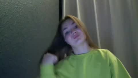 Snapshot of loviesimone chatting on October 9, 9:02 pm loviesimone online show from October 9, 9:02 pm