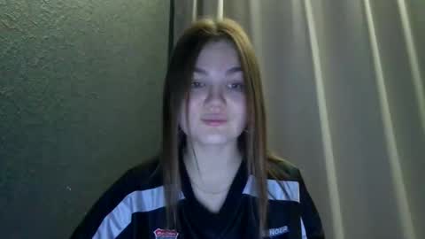 Snapshot of loviesimone chatting on December 14, 9:52 pm loviesimone online show from December 14, 9:52 pm