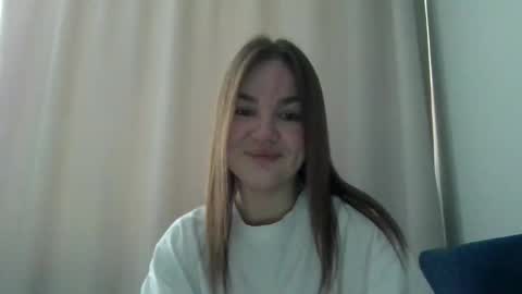 Snapshot of loviesimone chatting on February 9, 9:35 am loviesimone online show from February 9, 9:35 am