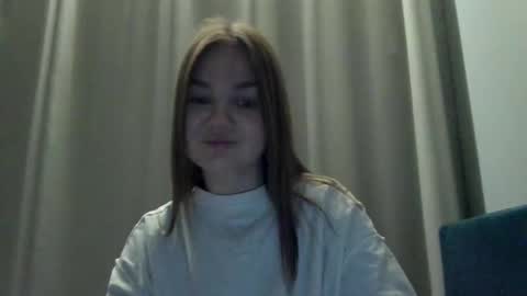 Snapshot of loviesimone chatting on February 9, 9:41 pm loviesimone online show from February 9, 9:41 pm