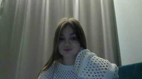 Snapshot of loviesimone chatting on February 10, 10:58 pm loviesimone online show from February 10, 10:58 pm
