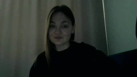Snapshot of loviesimone chatting on February 28, 11:00 am loviesimone online show from February 28, 11:00 am