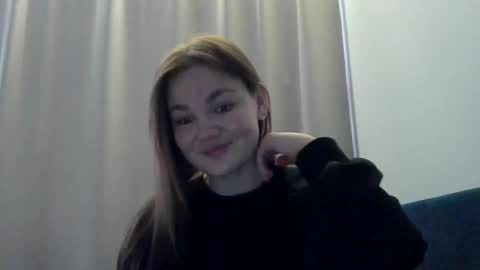 Snapshot of loviesimone chatting on March 1, 11:34 am loviesimone online show from March 1, 11:34 am