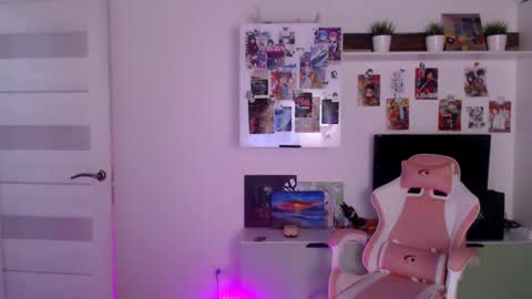 Snapshot of lower_angel chatting on January 16, 1:27 am Loly online show from January 16, 1:27 am