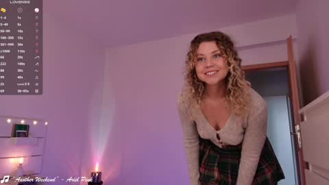 Snapshot of lowfreqsiren chatting on December 18, 9:47 am . online show from December 18, 9:47 am