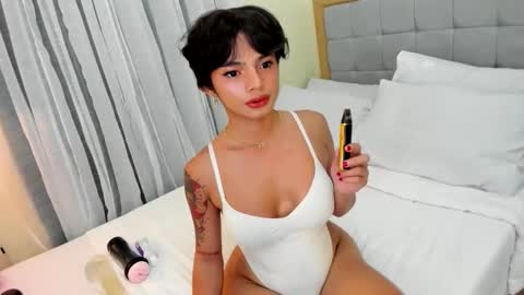 Snapshot of lowla_19 chatting on October 22, 12:38 pm Candice online show from October 22, 12:38 pm