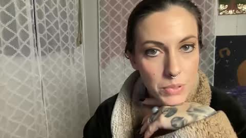 Snapshot of loxlust chatting on December 6, 8:37 am Lox online show from December 6, 8:37 am