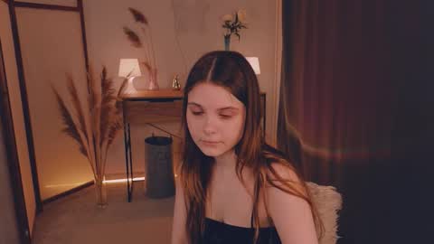 Snapshot of lu__lane chatting on September 10, 8:58 am Lu 3 online show from September 10, 8:58 am