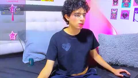 Snapshot of luanrush_ chatting on February 7, 11:08 pm LuanRush online show from February 7, 11:08 pm