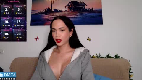 luara_ online show from October 22, 9:09 am