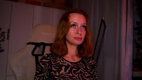 Snapshot of lubafox chatting on April 19, 8:00 pm Luba online show from April 19, 8:00 pm