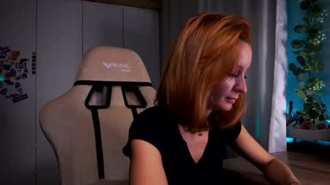Snapshot of lubafox chatting on April 20, 7:48 pm Luba online show from April 20, 7:48 pm