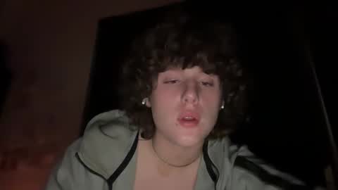 Snapshot of luca20y_ chatting on April 27, 3:04 am luca20y_ online show from April 27, 3:04 am