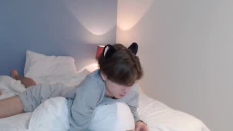 Snapshot of lucacharm chatting on December 23, 4:33 am lucacharm online show from December 23, 4:33 am