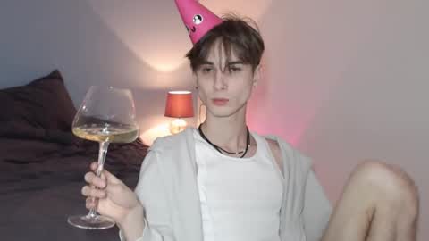 Snapshot of lucacharm chatting on January 19, 9:02 pm lucacharm online show from January 19, 9:02 pm