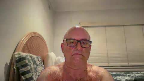 Snapshot of lucas10004 chatting on December 17, 12:00 pm lucas10004 online show from December 17, 12:00 pm