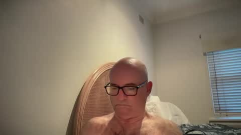 Snapshot of lucas10004 chatting on February 21, 8:07 am lucas10004 online show from February 21, 8:07 am