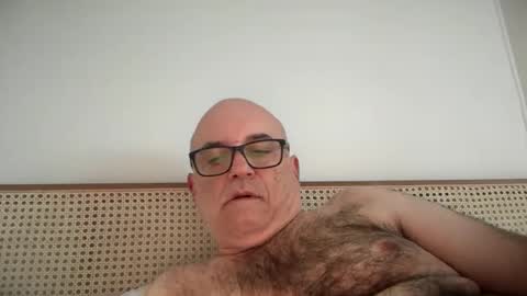 Snapshot of lucas10004 chatting on October 4, 2:09 am lucas10004 online show from October 4, 2:09 am