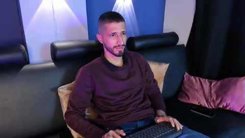 Snapshot of lucas4me chatting on February 4, 3:01 am Lucas online show from February 4, 3:01 am