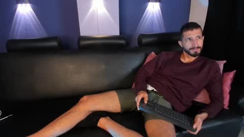 Snapshot of lucas4me chatting on February 18, 3:13 am Lucas online show from February 18, 3:13 am