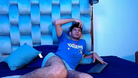 Snapshot of lucas_dream chatting on May 17, 1:40 pm lucas_dream online show from May 17, 1:40 pm