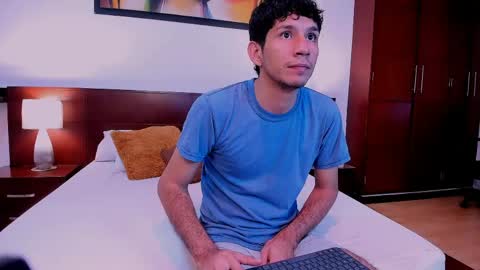 Snapshot of lucas_dream chatting on May 26, 12:01 pm lucas_dream online show from May 26, 12:01 pm