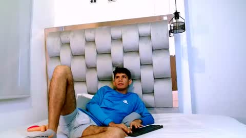 Snapshot of lucas_dream chatting on June 15, 11:45 am lucas_dream online show from June 15, 11:45 am