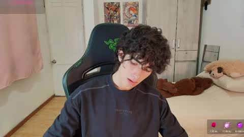 Snapshot of lucas_xo chatting on April 17, 11:30 pm lucas_xo online show from April 17, 11:30 pm