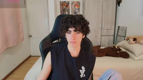Snapshot of lucas_xo chatting on April 21, 11:29 pm lucas_xo online show from April 21, 11:29 pm