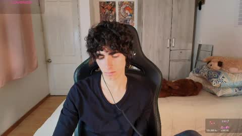 Snapshot of lucas_xo chatting on April 22, 11:39 pm lucas_xo online show from April 22, 11:39 pm