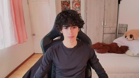 Snapshot of lucas_xo chatting on May 17, 8:05 pm lucas_xo online show from May 17, 8:05 pm