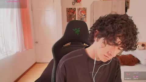 Snapshot of lucas_xo chatting on May 19, 8:15 pm lucas_xo online show from May 19, 8:15 pm