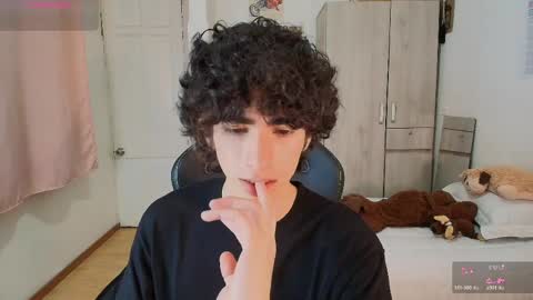 Snapshot of lucas_xo chatting on May 21, 3:35 am lucas_xo online show from May 21, 3:35 am